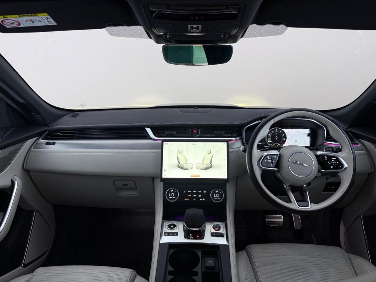 Jaguar F-PACE thumbnail Interior Front