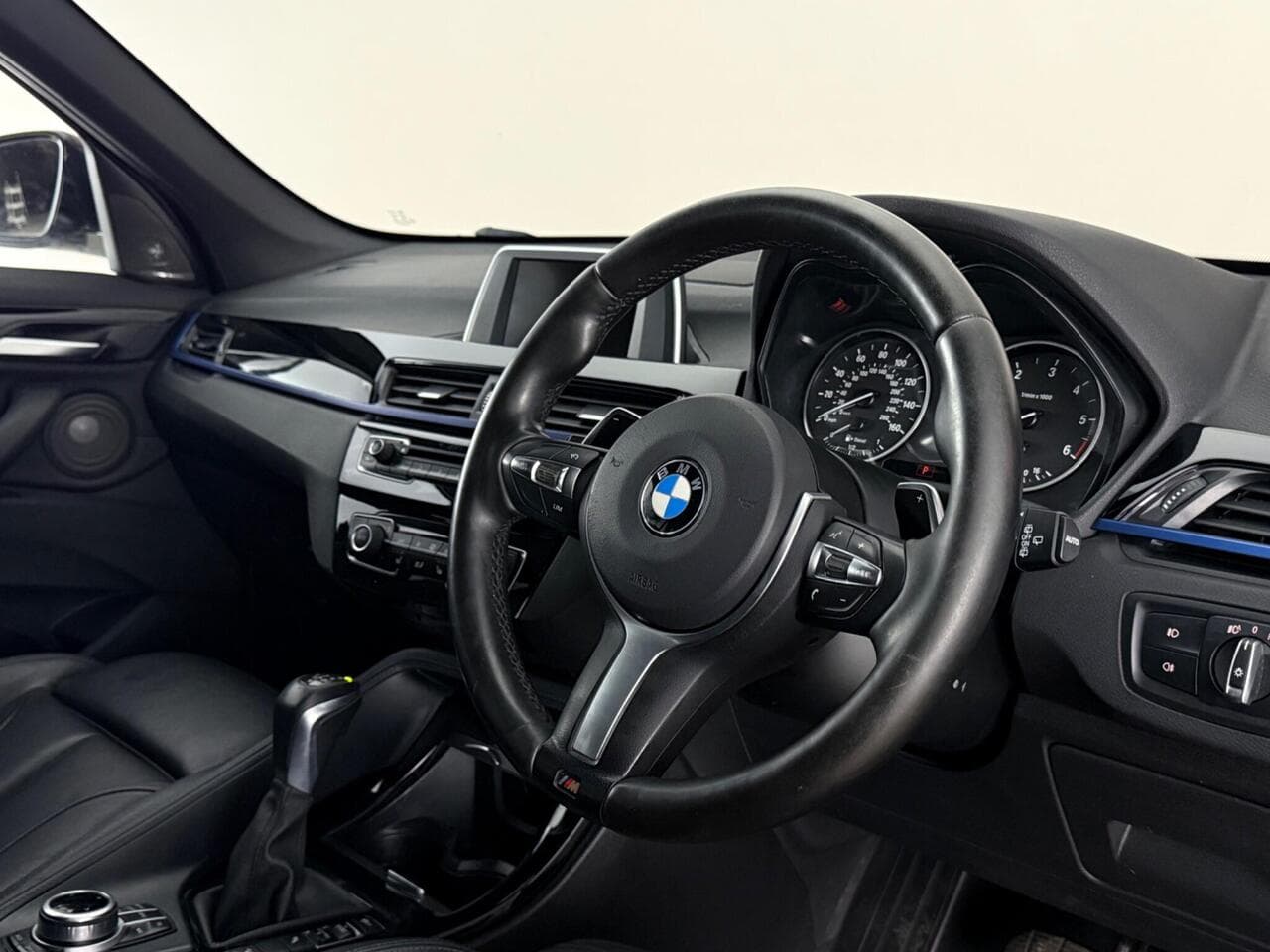 BMW X1 thumbnail Steering Wheel