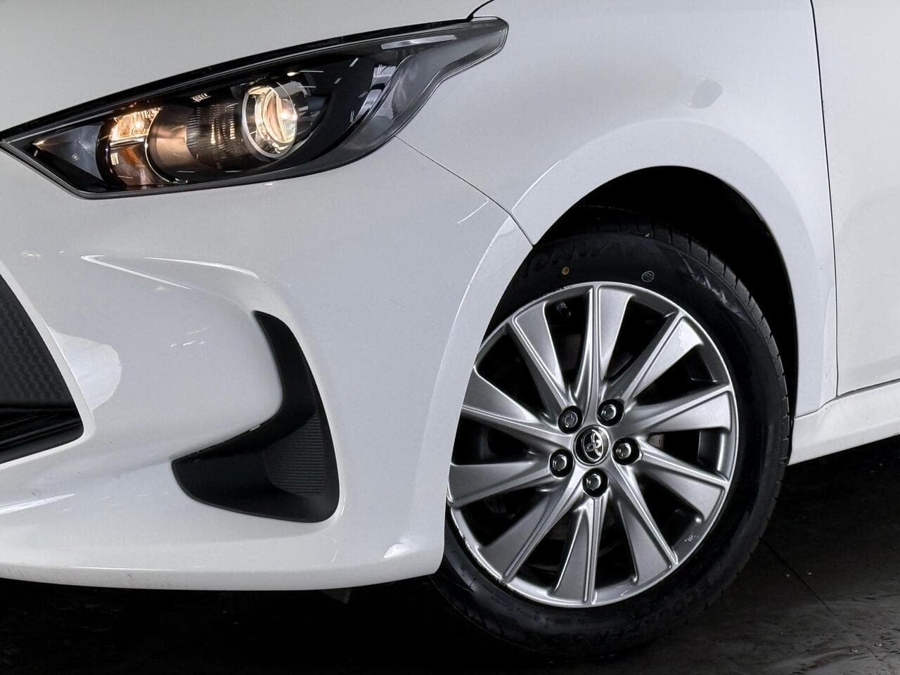 Toyota Yaris thumbnail Wheel