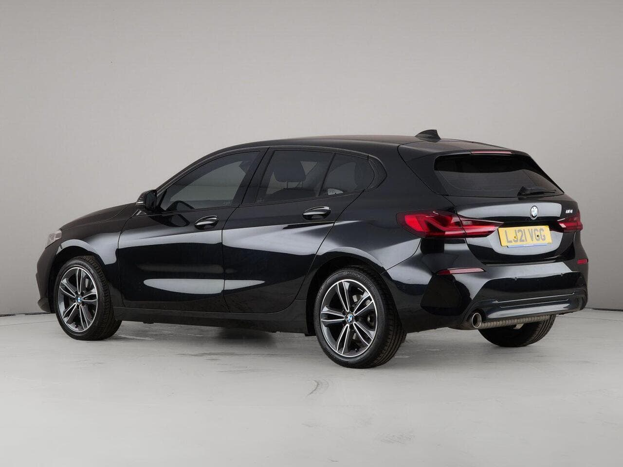 BMW 1 Series thumbnail Side Left