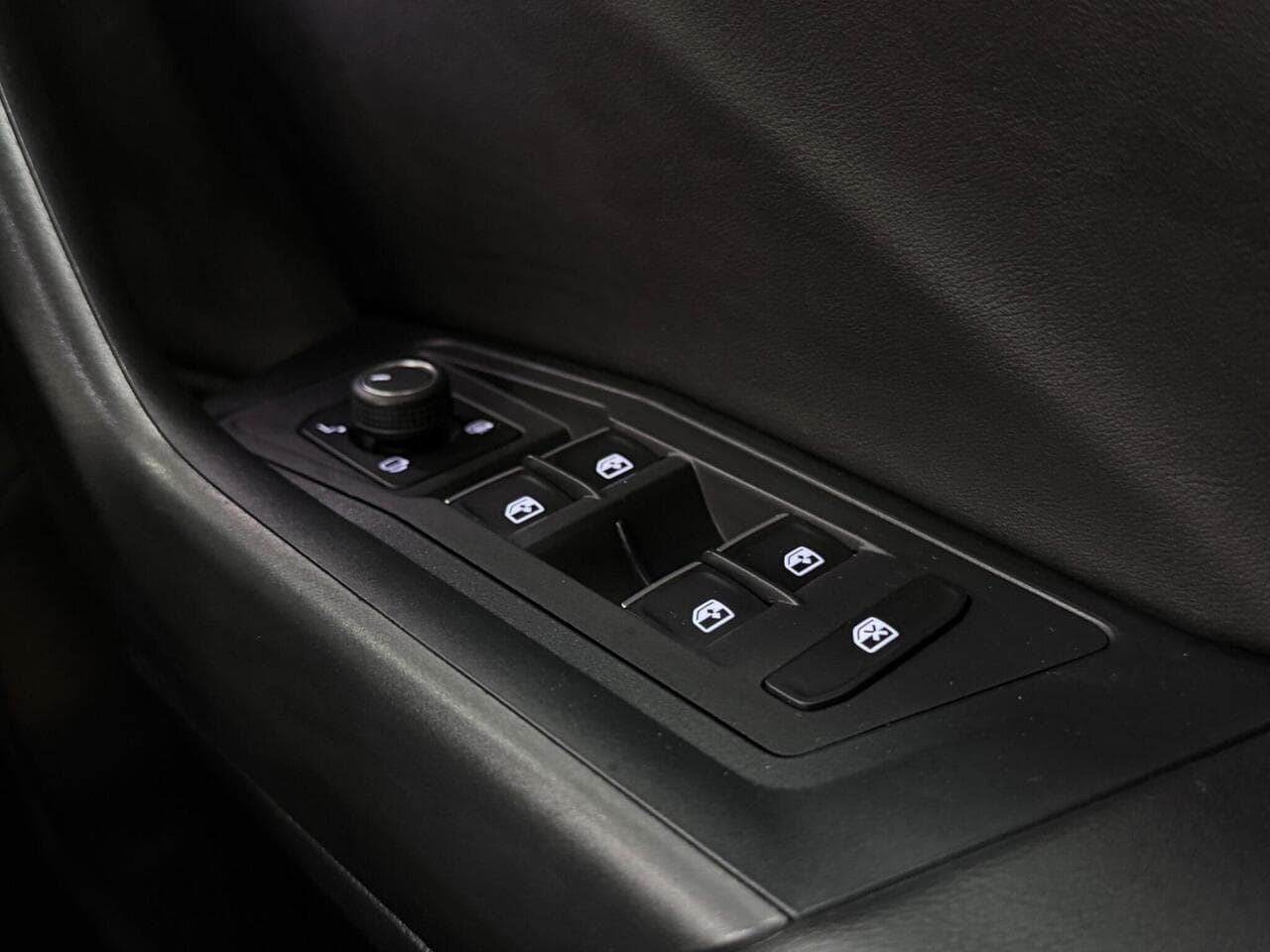 Volkswagen T-Roc thumbnail Misc Controls