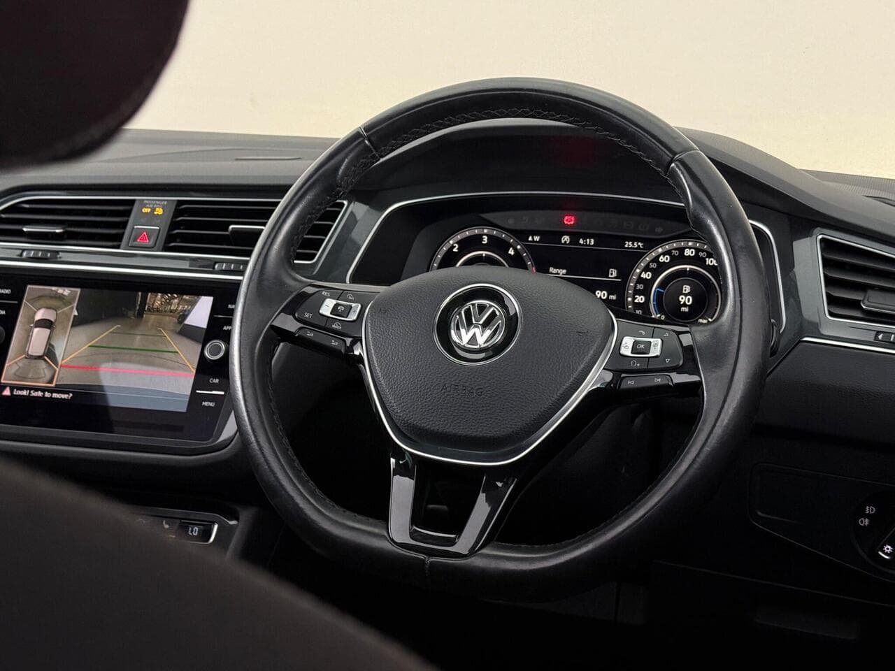 Volkswagen Tiguan thumbnail Steering Wheel