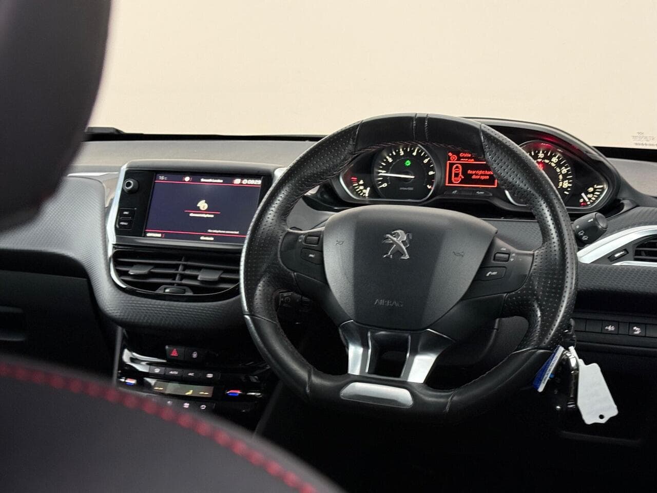 Peugeot 208 thumbnail Steering Wheel