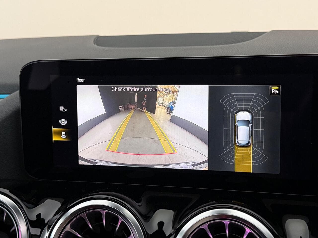 Mercedes-Benz GLA thumbnail Infotainment System