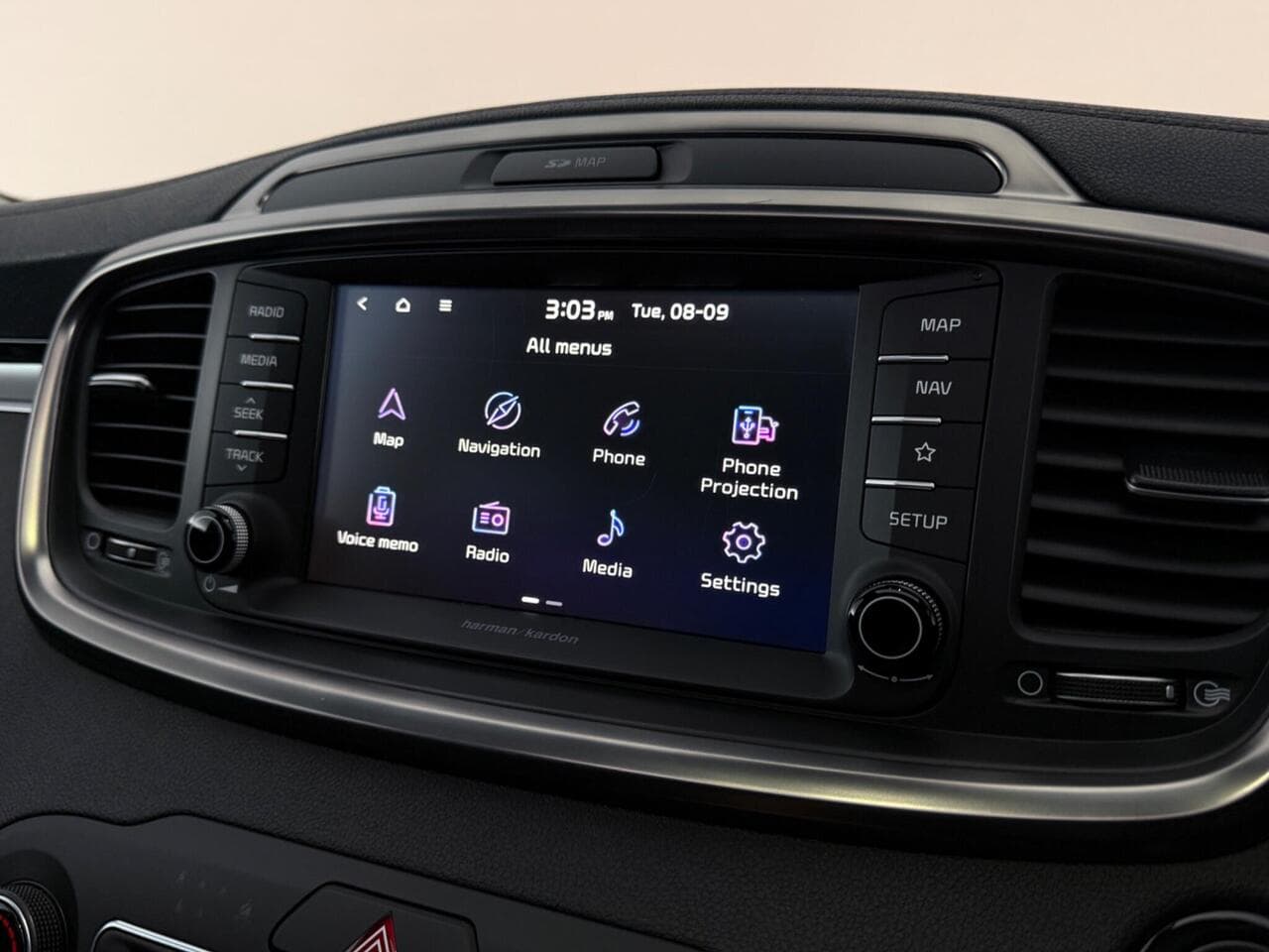 Kia Sorento thumbnail Infotainment System
