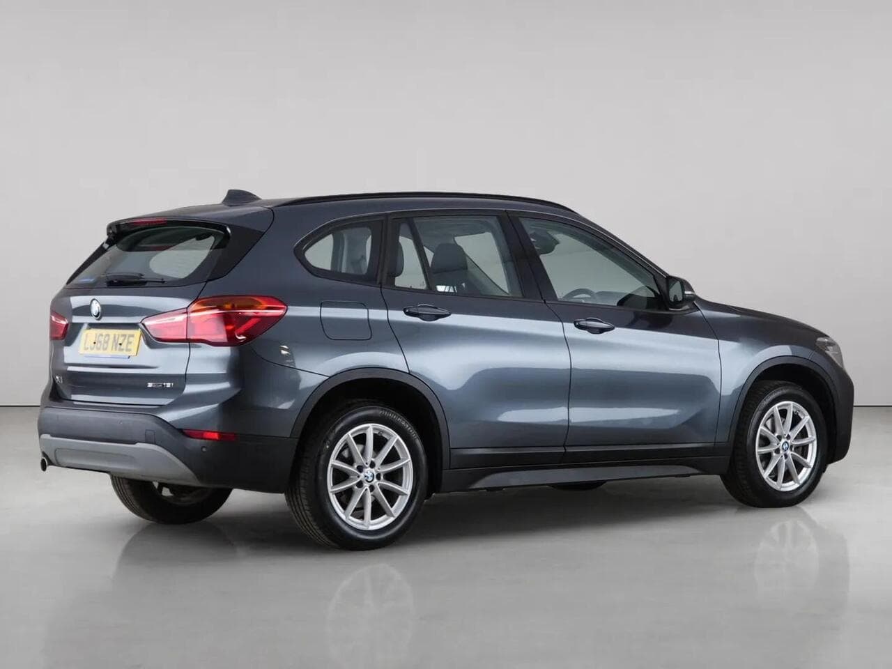 BMW X1 thumbnail Rear Right