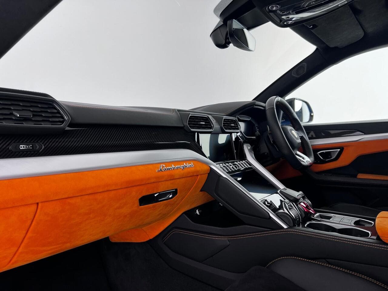 Lamborghini Urus thumbnail Interior Front