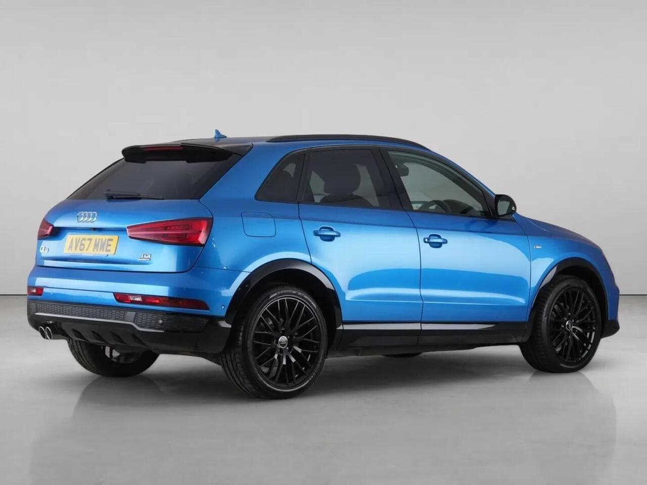 Audi Q3 thumbnail Rear Right