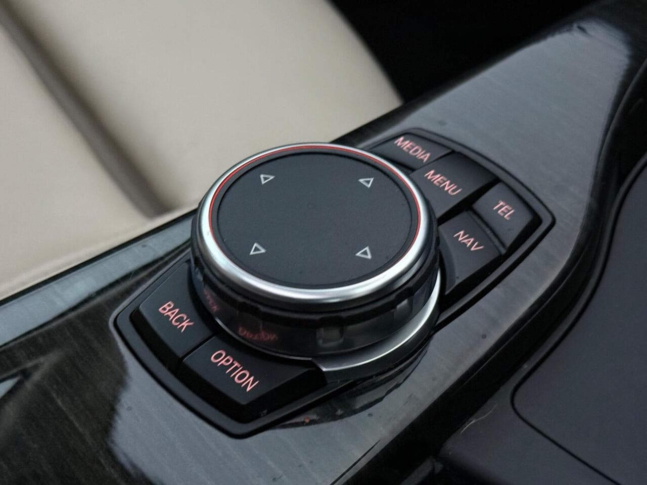 BMW 3 Series Gran Turismo thumbnail Misc Controls