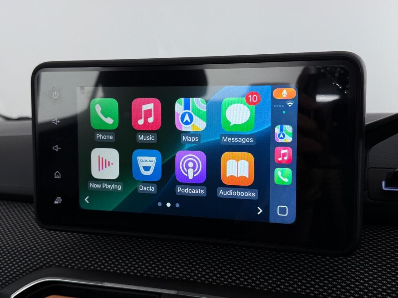 Dacia Sandero Stepway thumbnail Infotainment System
