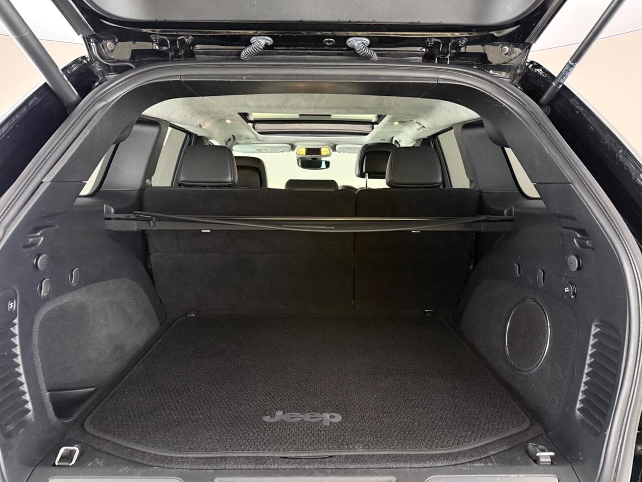 Jeep Grand Cherokee thumbnail Boot