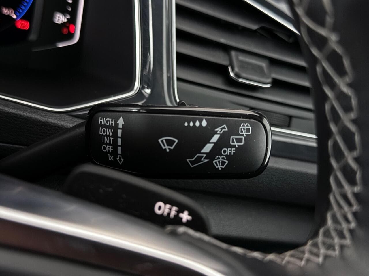 Volkswagen T-Roc thumbnail Misc Controls