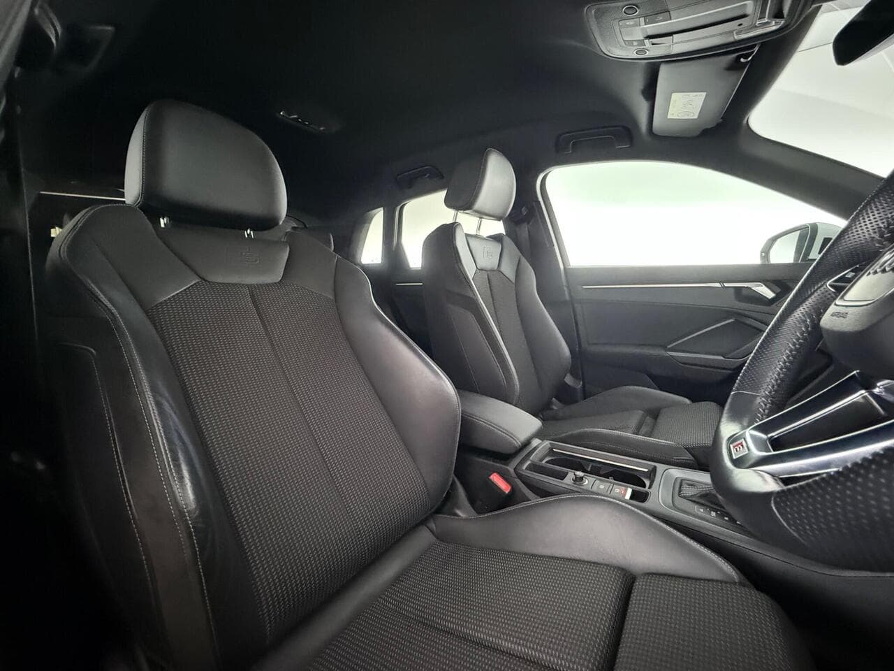 Audi Q3 thumbnail Seat Driver