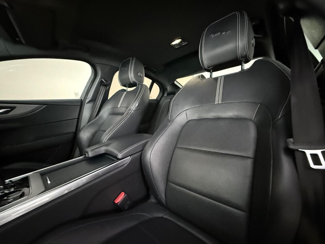 Jaguar XE thumbnail Seat Front Passenger