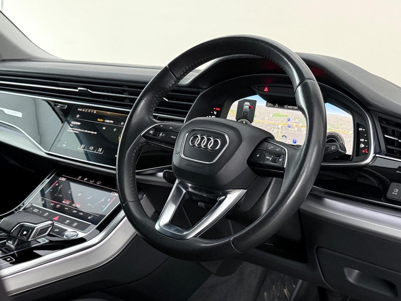 Audi Q7 thumbnail Steering Wheel