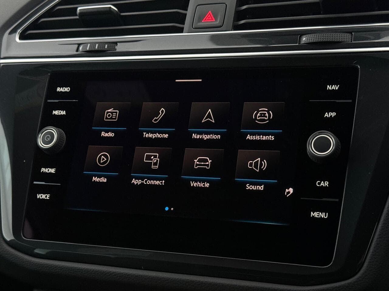 Volkswagen Tiguan thumbnail Infotainment System