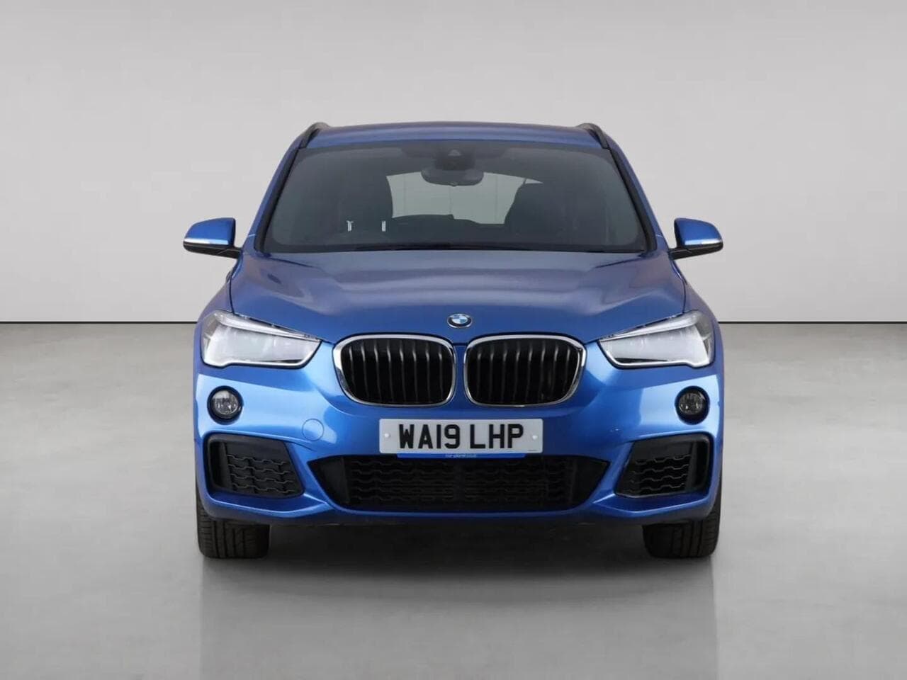 BMW X1 thumbnail Front
