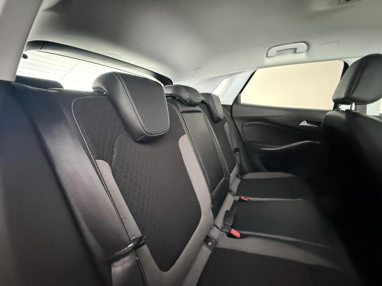 Vauxhall Grandland X thumbnail Seats Rear