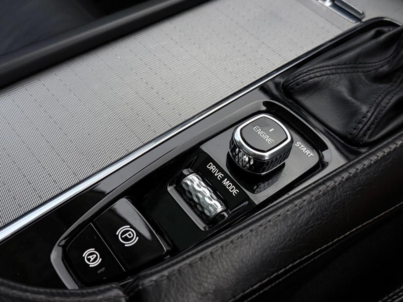 Volvo XC90 thumbnail Misc Controls