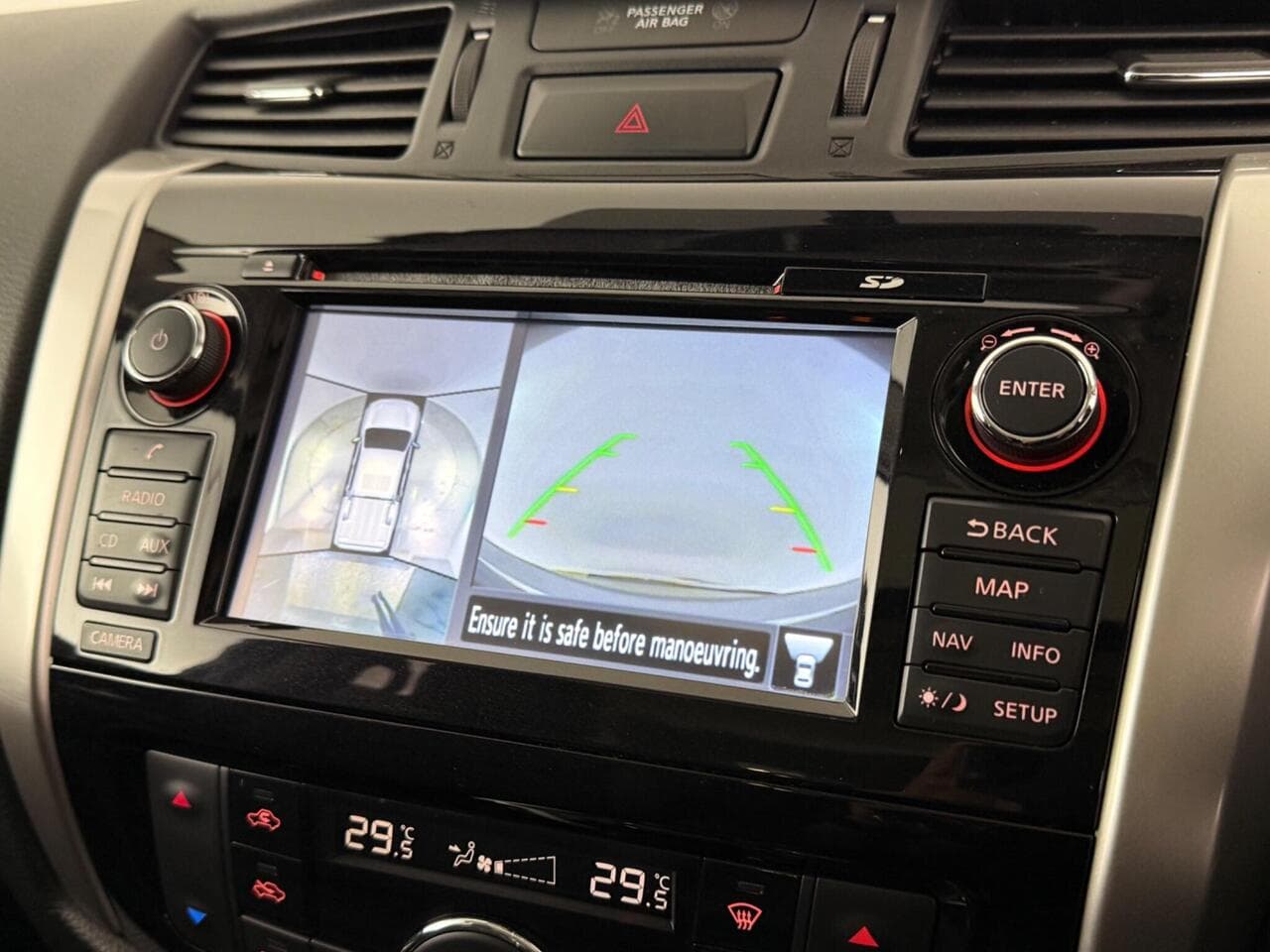 Nissan Navara thumbnail Infotainment System
