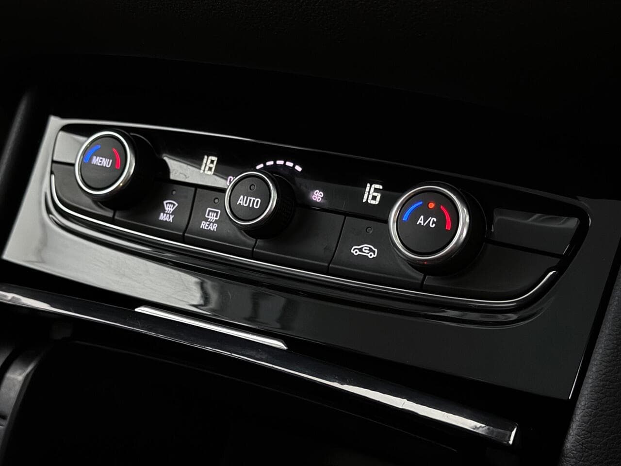 Vauxhall Grandland X thumbnail Misc Controls