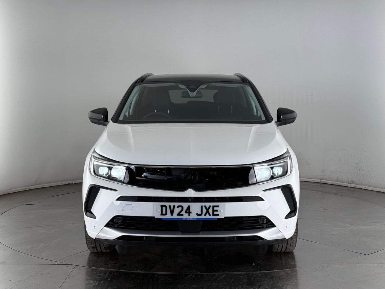 Vauxhall Grandland thumbnail Front