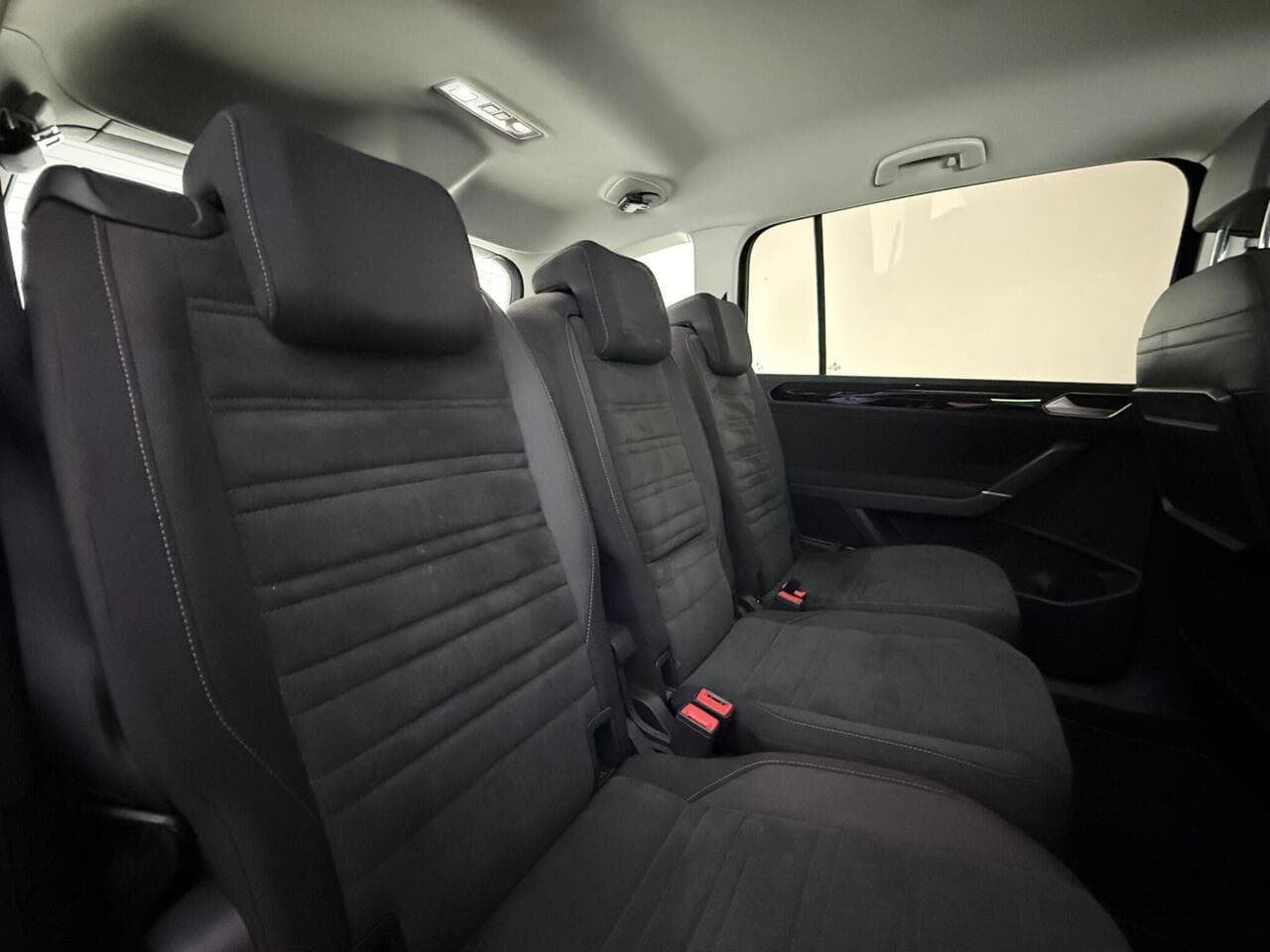 Volkswagen Touran thumbnail Seats Rear