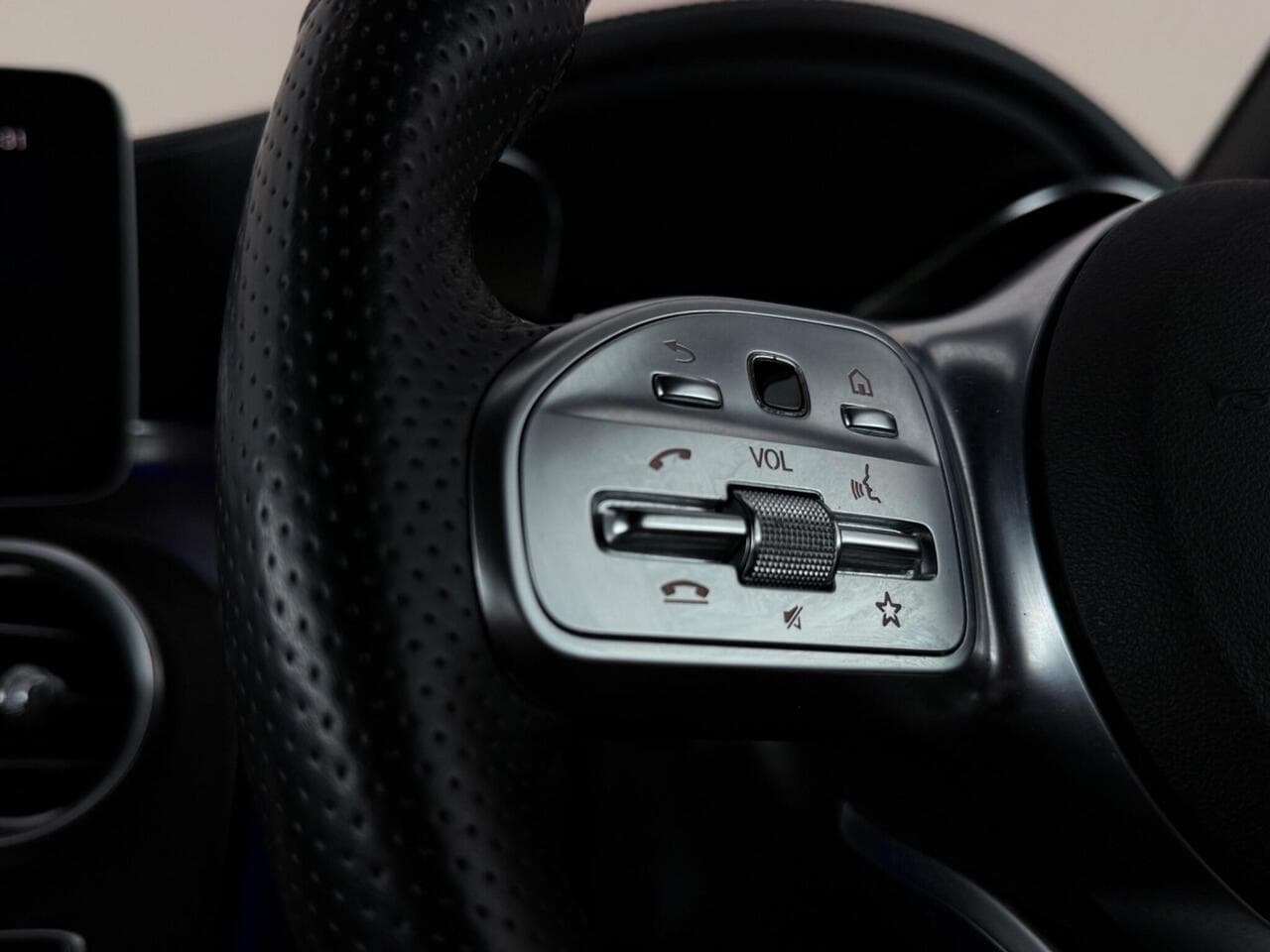 Mercedes-Benz C Class thumbnail Misc Controls