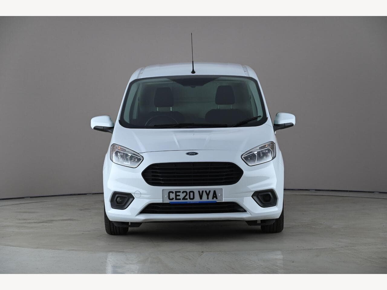 Ford Transit Courier thumbnail Front