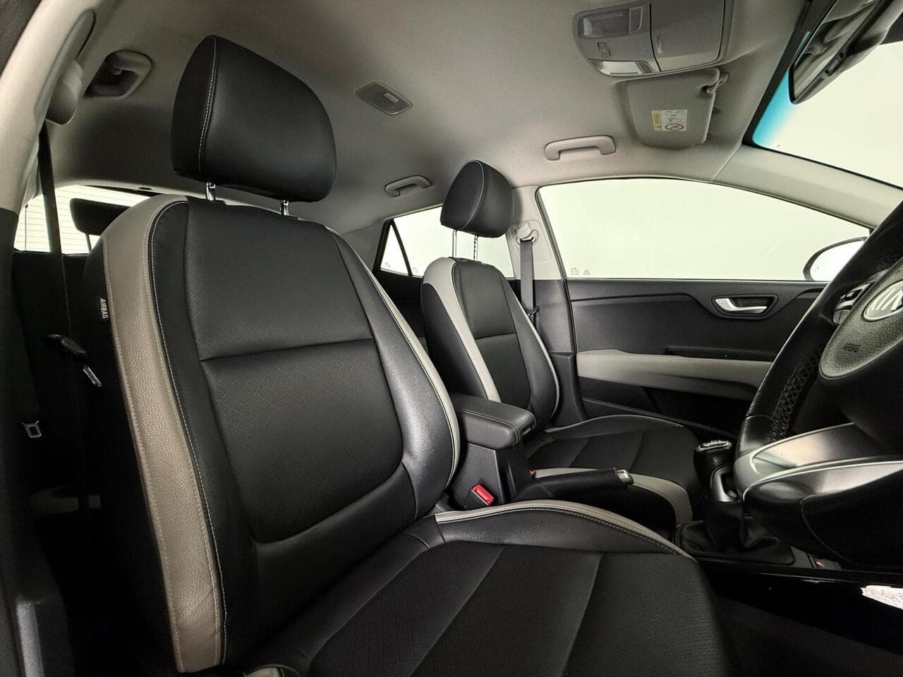 Kia Stonic thumbnail Seat Driver