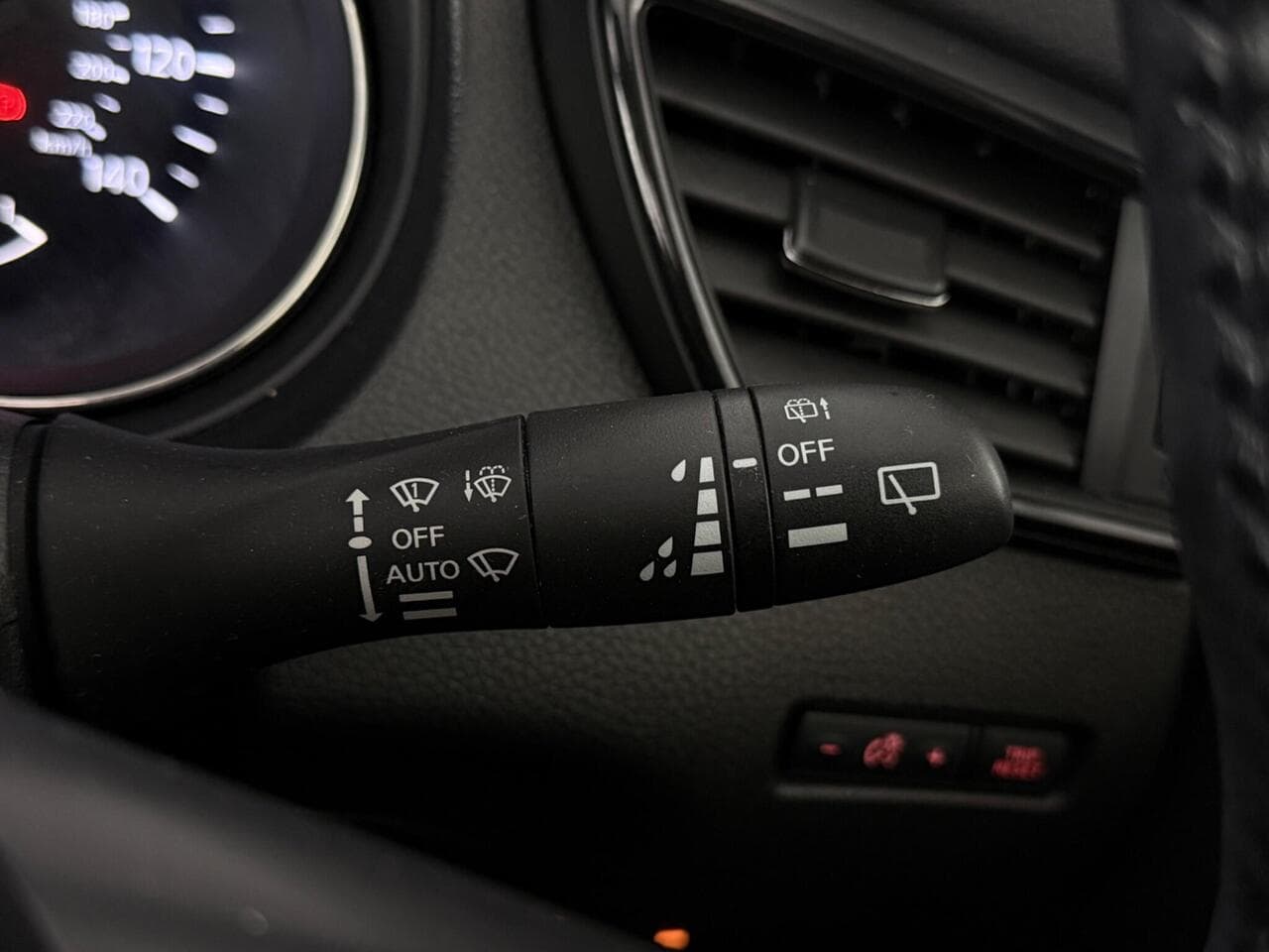 Nissan X-Trail thumbnail Misc Controls