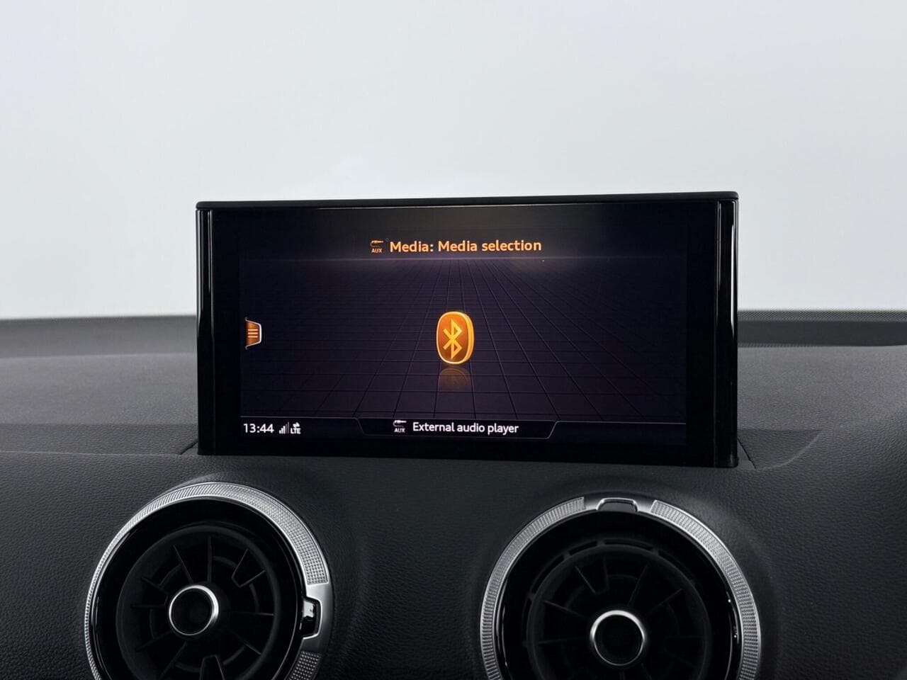 Audi Q2 thumbnail Infotainment System