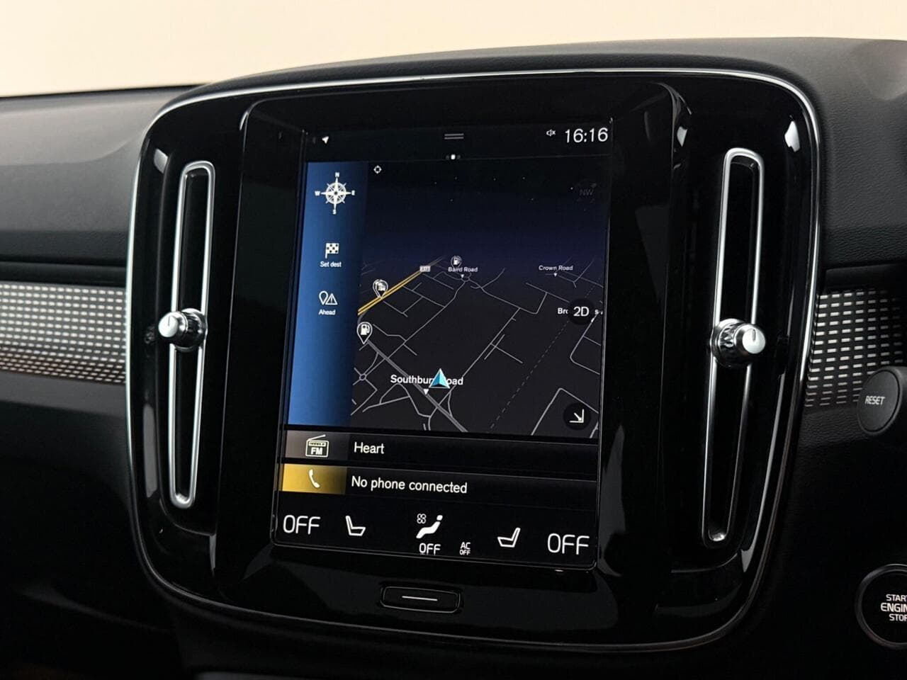 Volvo XC40 thumbnail Infotainment System