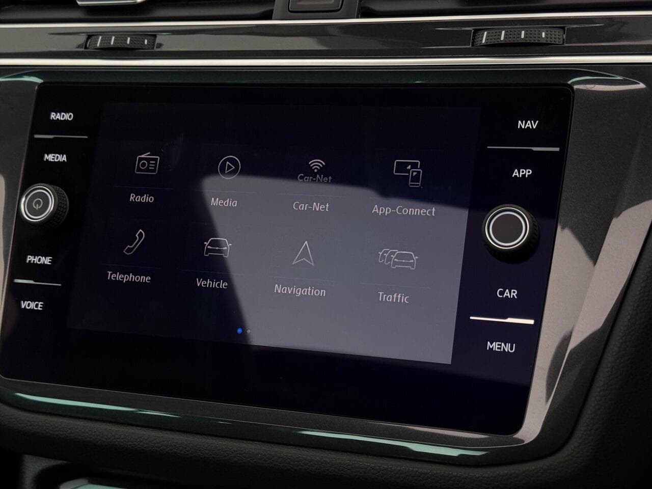 Volkswagen Tiguan thumbnail Infotainment System