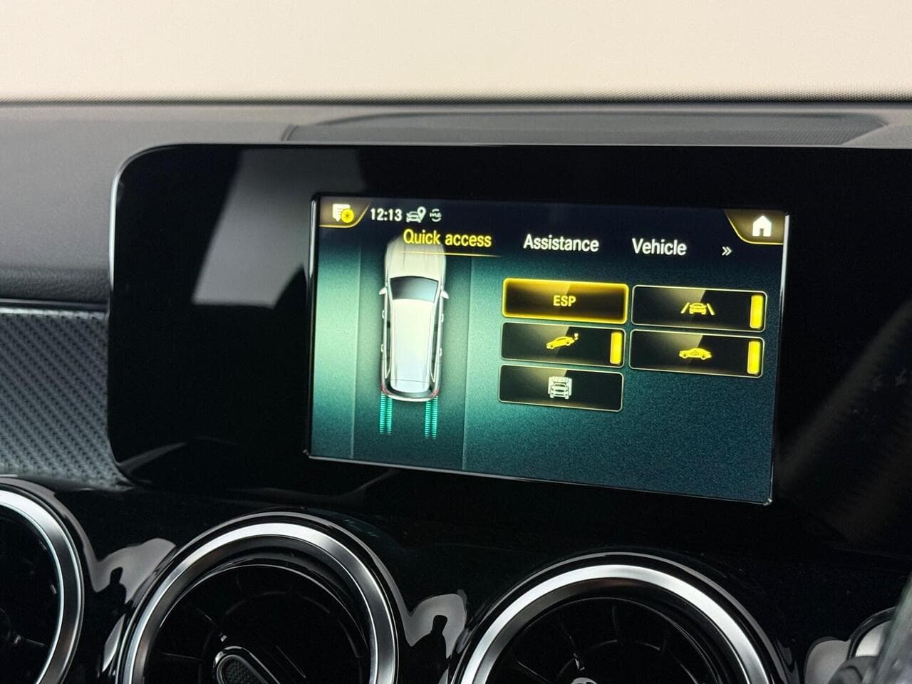 Mercedes-Benz GLB thumbnail Infotainment System