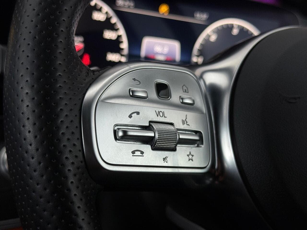 Mercedes-Benz E Class thumbnail Misc Controls
