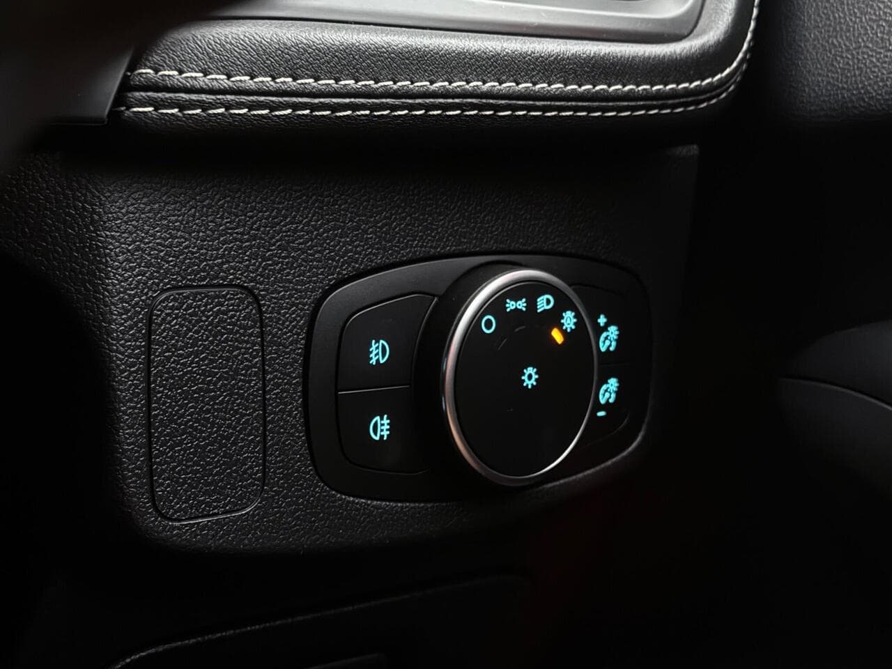 Ford Focus thumbnail Misc Controls
