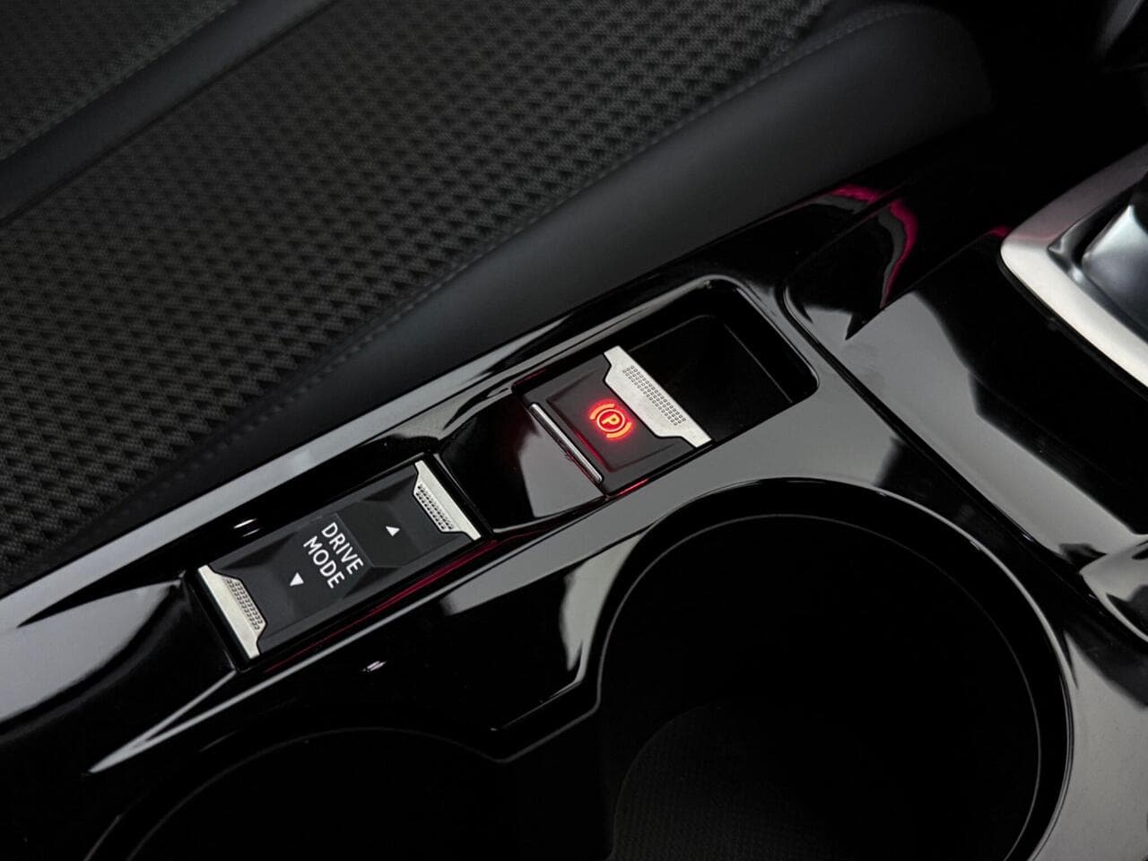 Peugeot 2008 thumbnail Misc Controls
