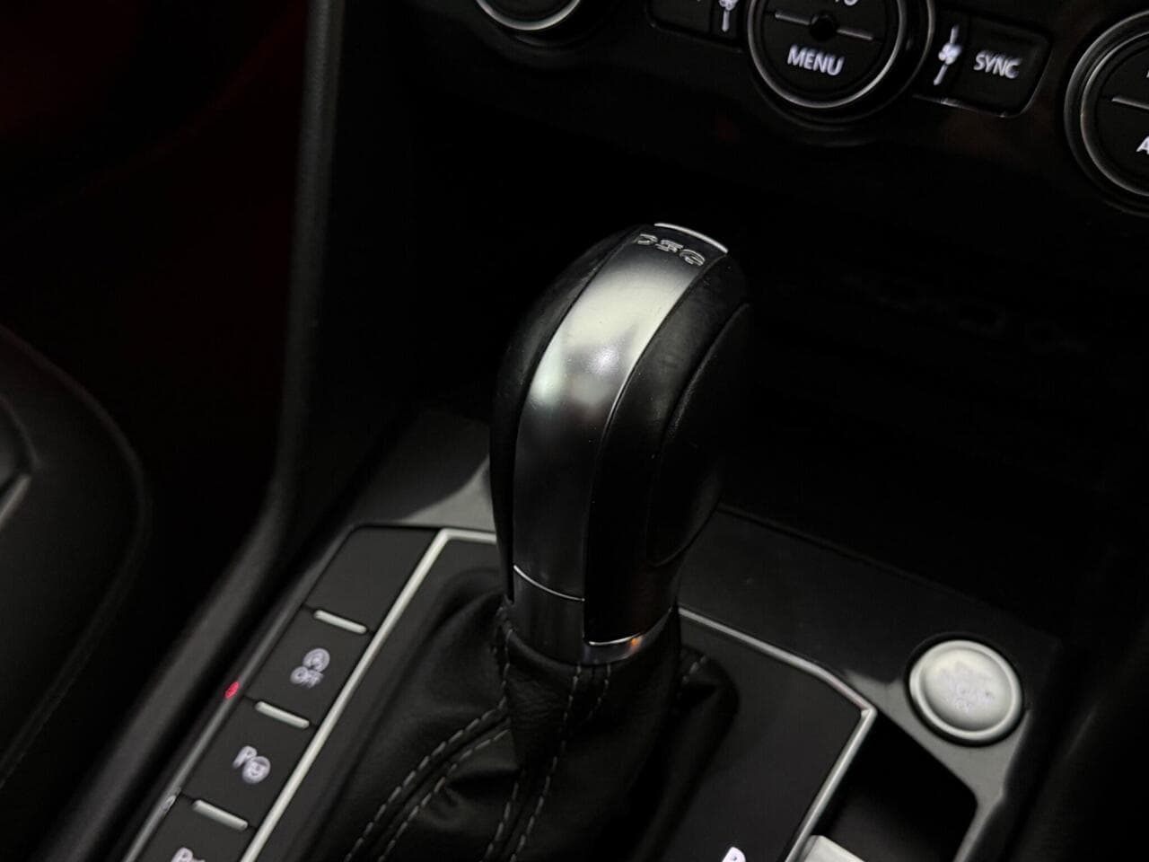 Volkswagen Tiguan thumbnail Interior Front