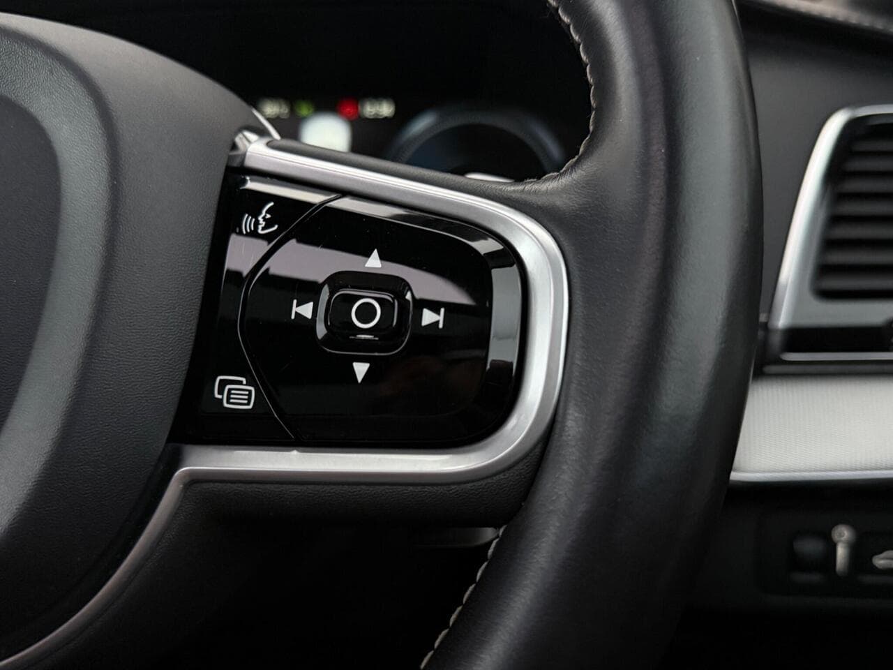 Volvo XC90 thumbnail Misc Controls