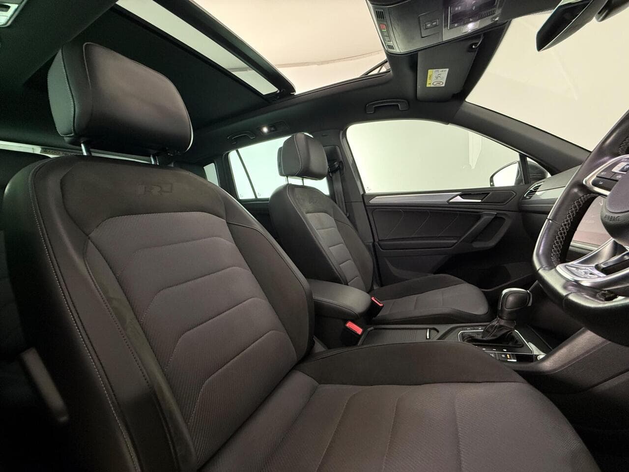 Volkswagen Tiguan thumbnail Seat Driver