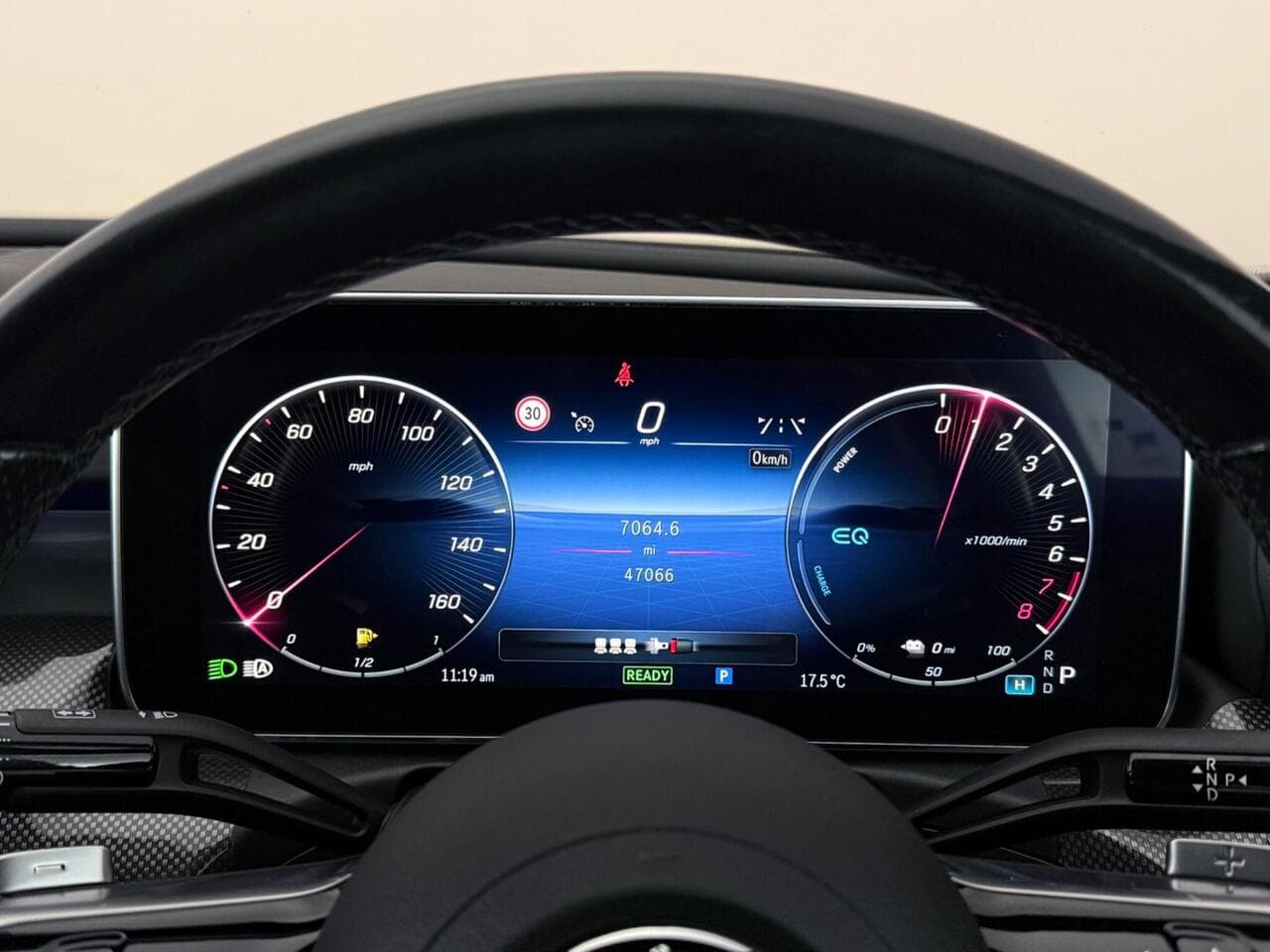 Mercedes-Benz C Class thumbnail Driver Instruments