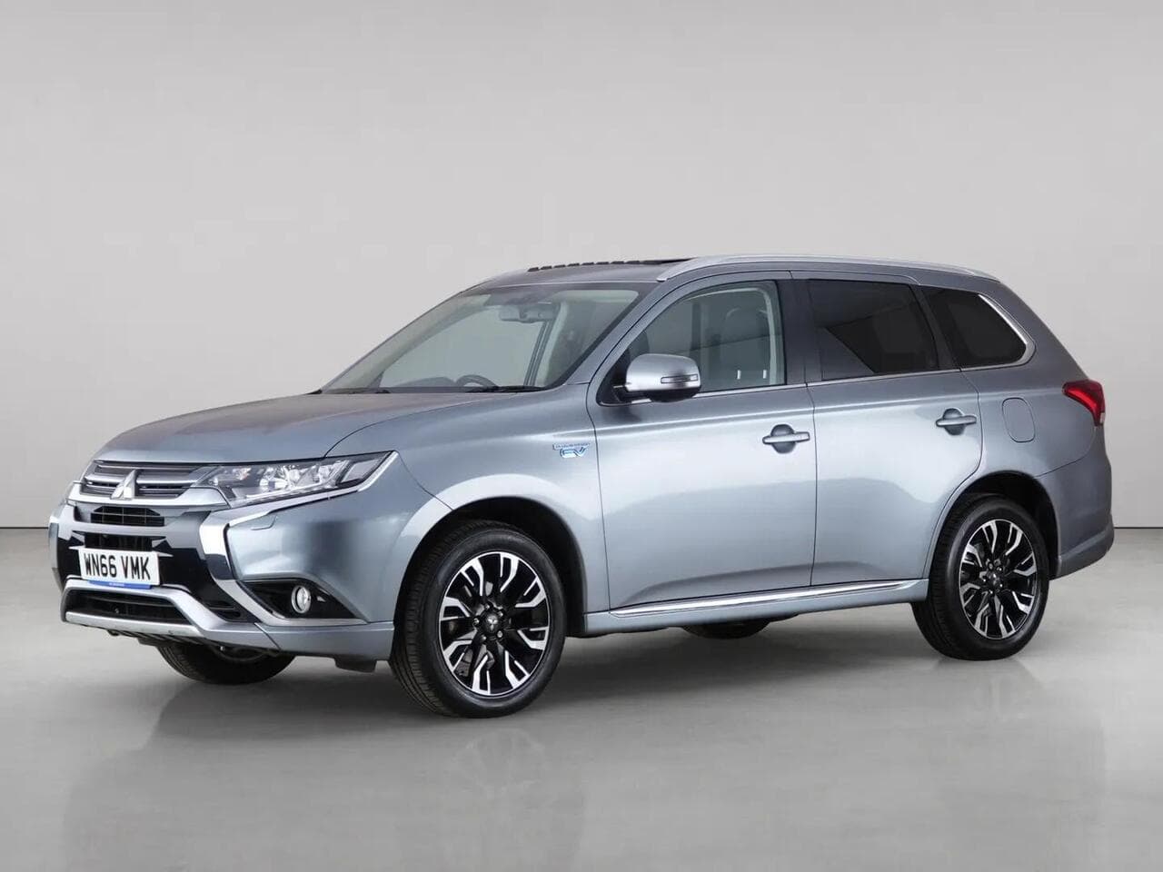 Mitsubishi Outlander thumbnail Front Left