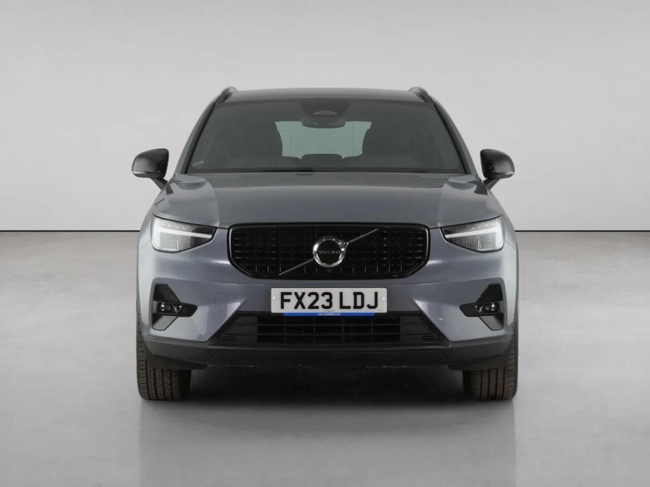 Volvo XC40 thumbnail Front