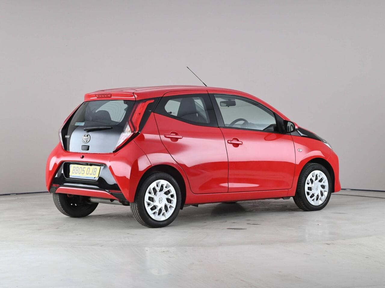 Toyota AYGO thumbnail Rear Right