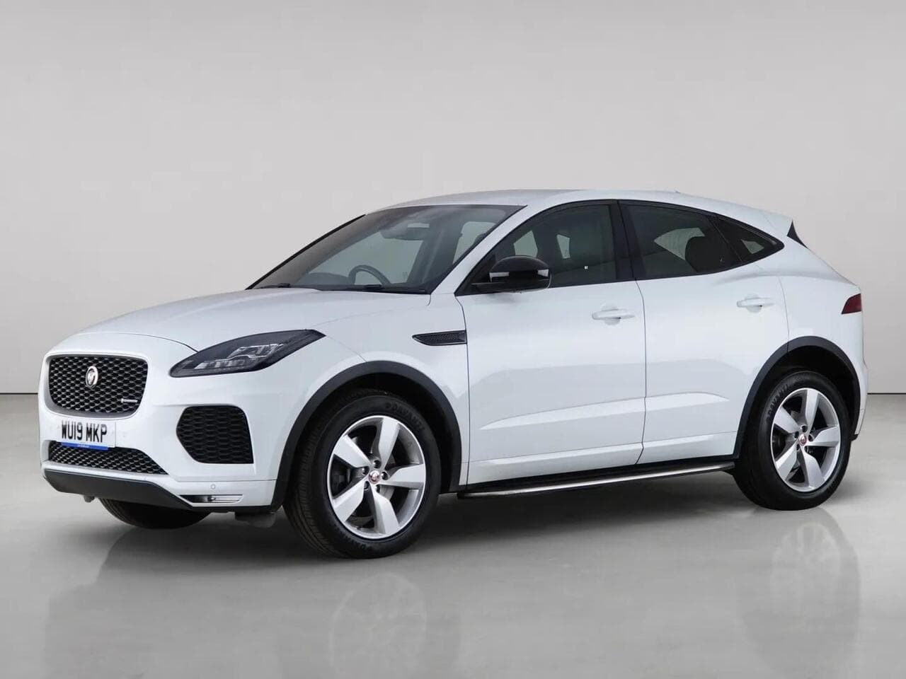 Jaguar E-PACE thumbnail Front Left