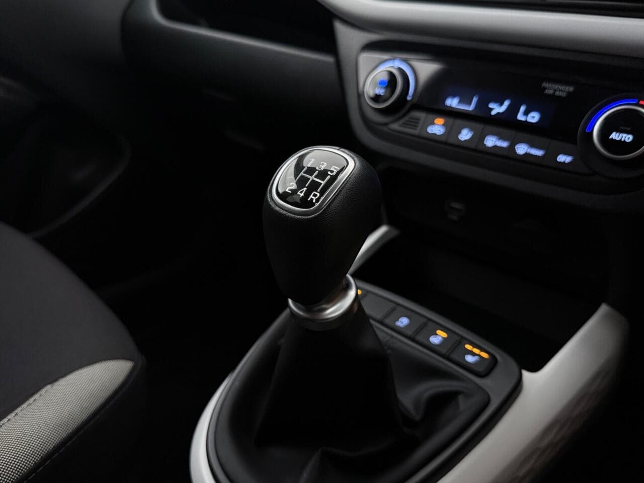 Hyundai i10 thumbnail Interior Front