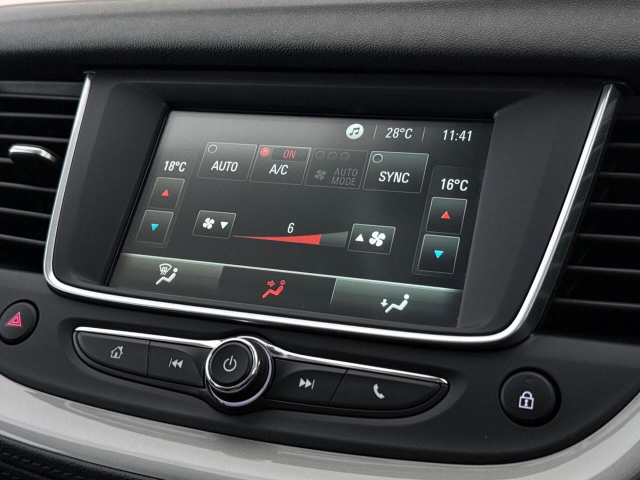 Vauxhall Grandland X thumbnail Infotainment System