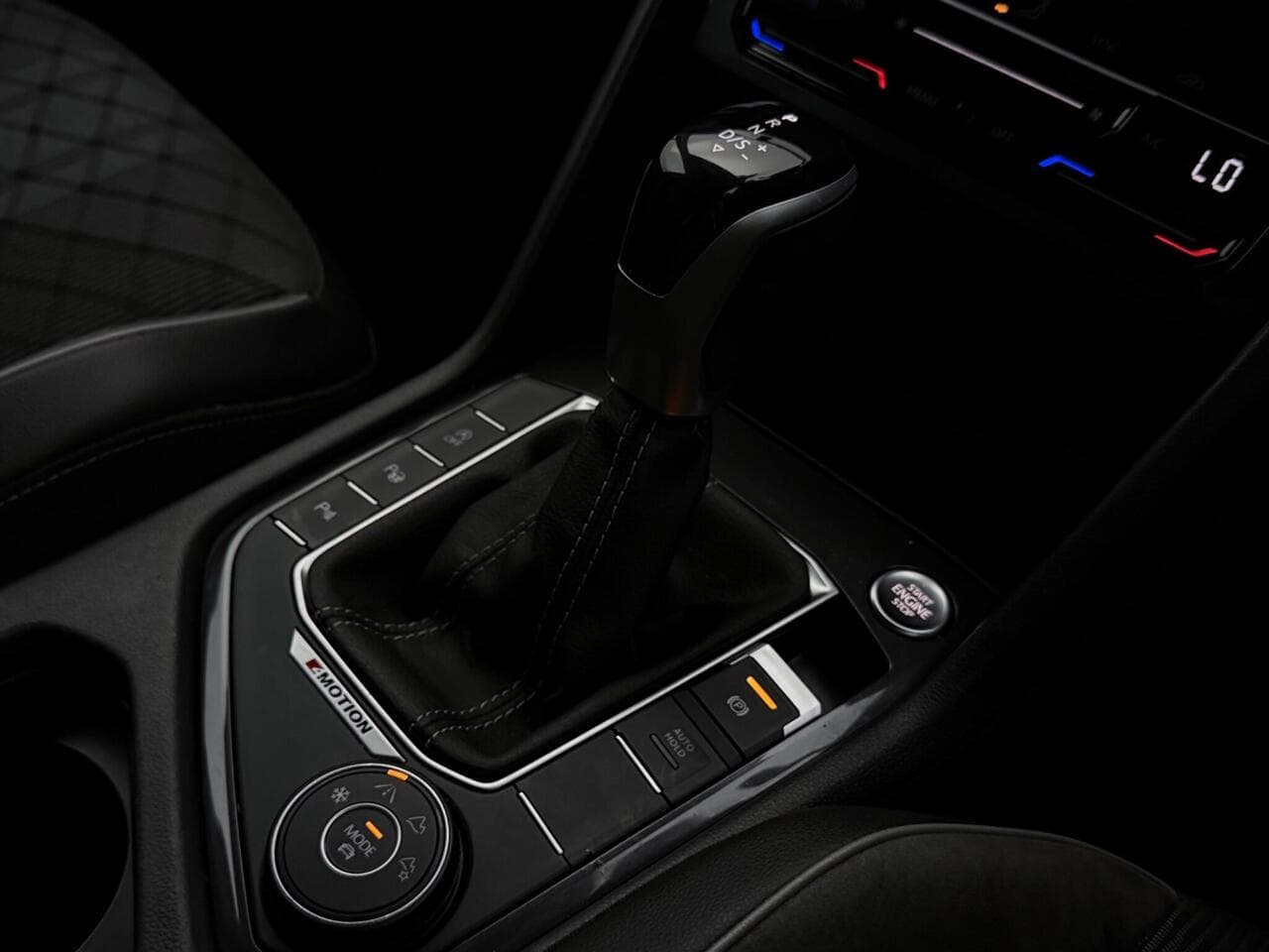 Volkswagen Tiguan thumbnail Interior Front