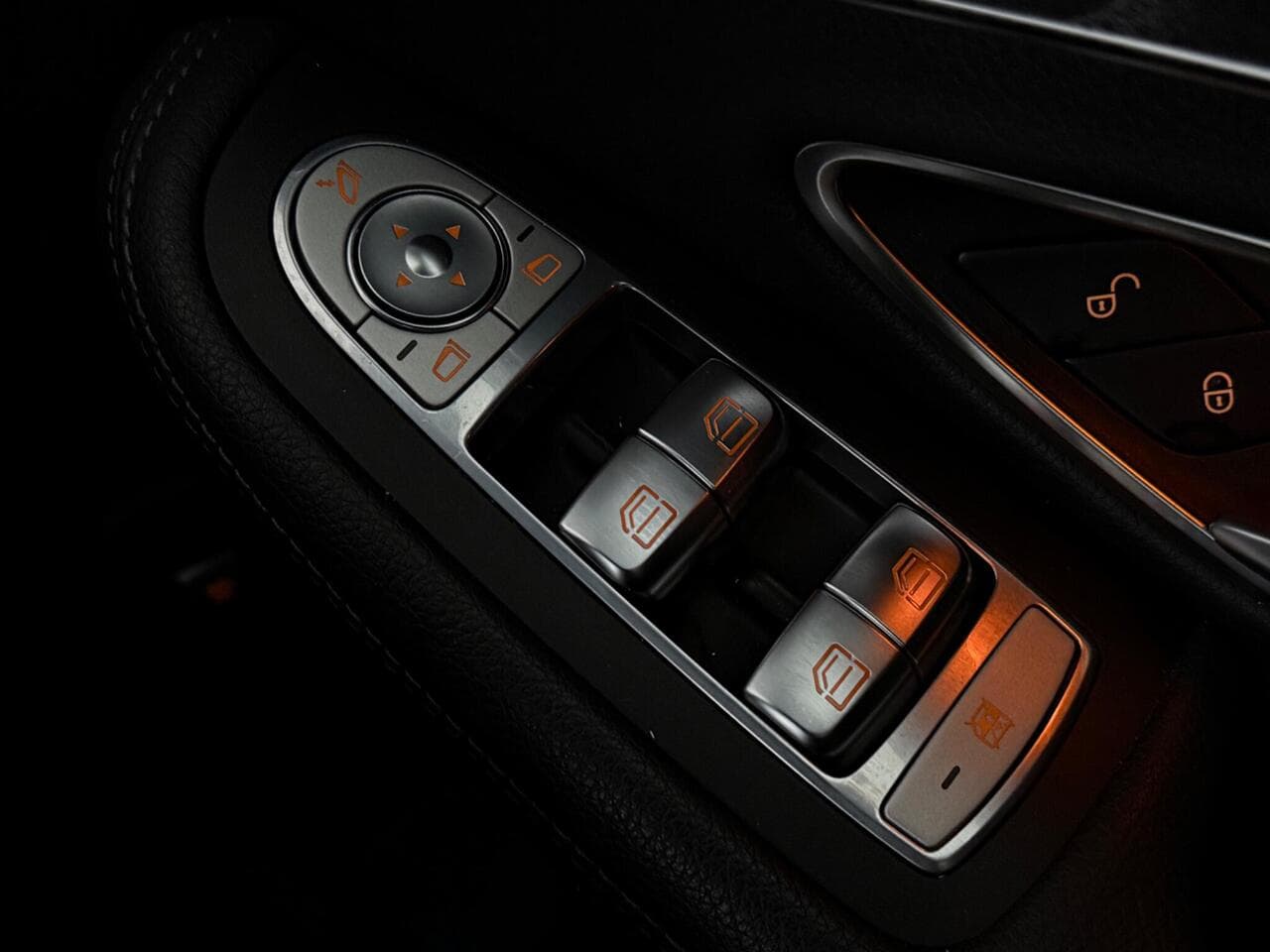 Mercedes-Benz C Class thumbnail Interior Front